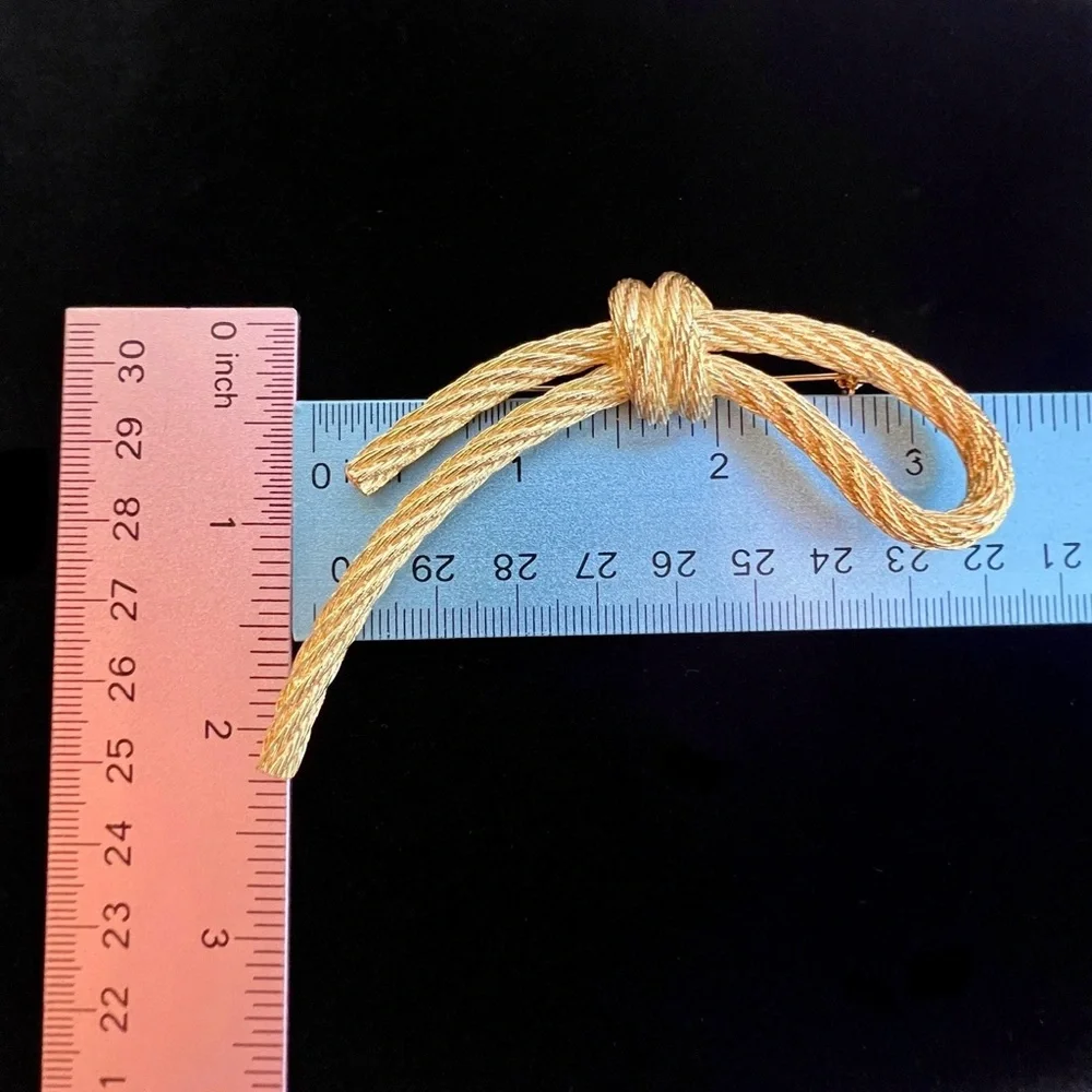 Vintage Christian‎ Dior Gold Tone Twisted Rope Bow Knot Brooch Signed Chr Dior